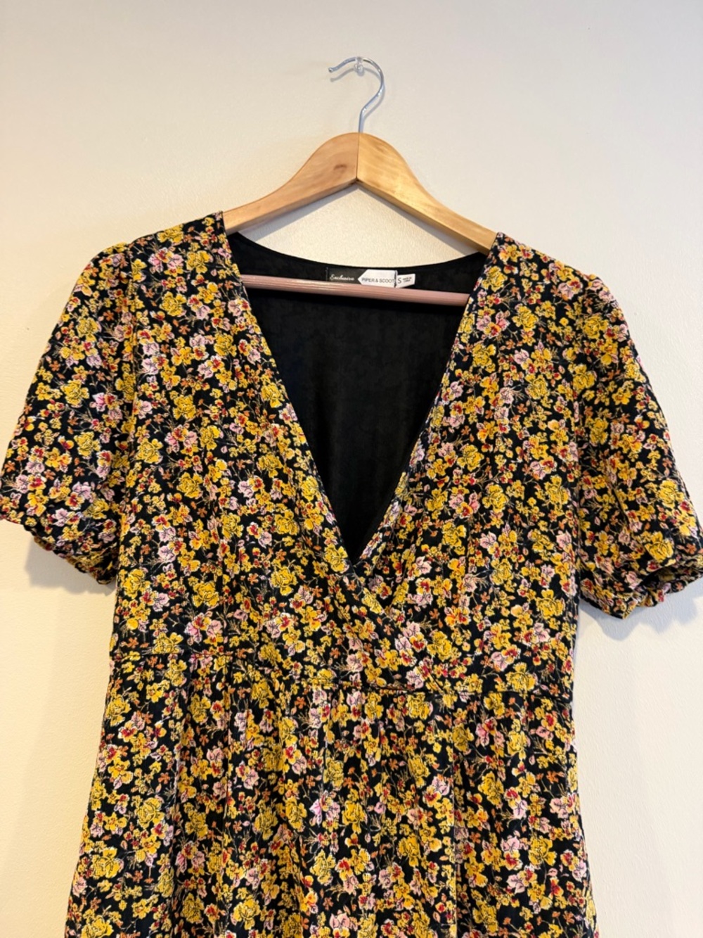 Piper and Scoot Black Floral V-Neck Dress with pockets Size small - Picture 8 of 11